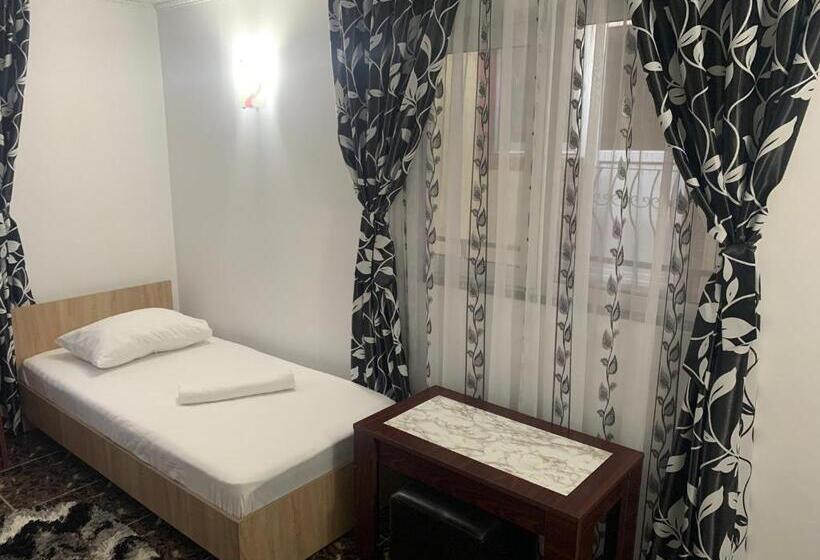 Habitació Triple Estàndard, Casa Laurentiu