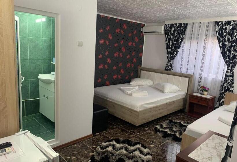 Habitació Triple Estàndard, Casa Laurentiu