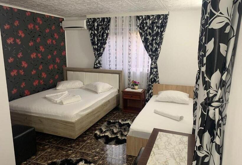 Habitació Triple Estàndard, Casa Laurentiu