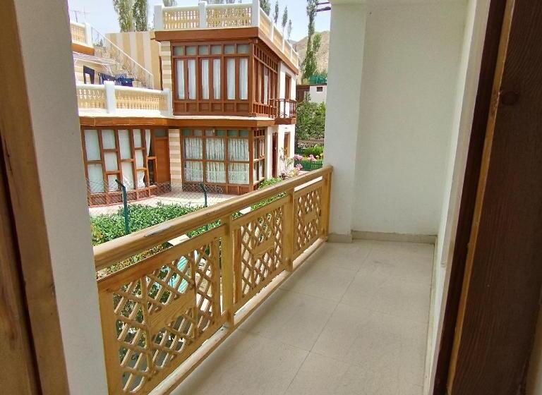 标准间带阳台, Pamir Holiday