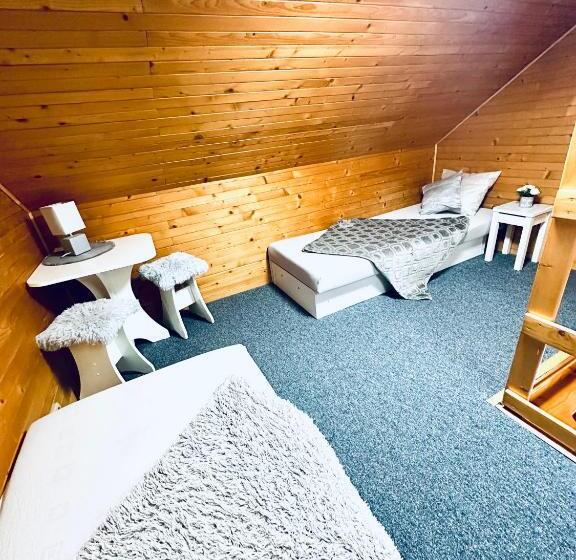 Четырехместный Номер Стандарт с Балконом, Penzión Bach