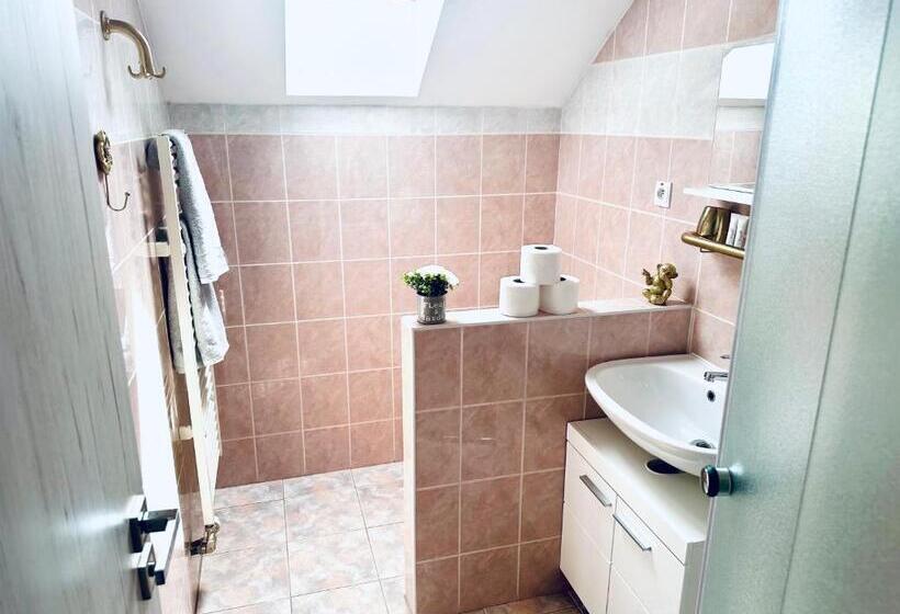 Четырехместный Номер Стандарт с Балконом, Penzión Bach