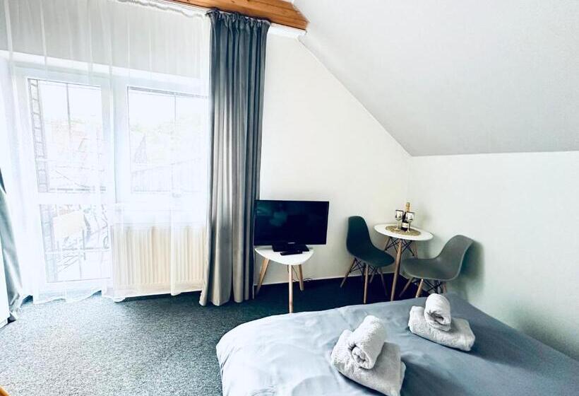 Четырехместный Номер Стандарт с Балконом, Penzión Bach