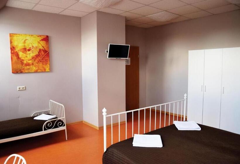 اتاق خانوادگی, Liberty Airy