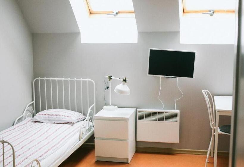 اتاق خانوادگی, Liberty Airy