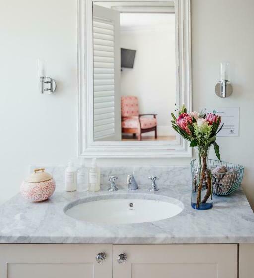 스탠다드 룸 킹사이즈 침대, Cornerstone Manor