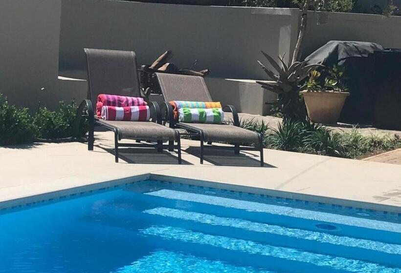 스탠다드 룸 킹사이즈 침대, Cornerstone Manor