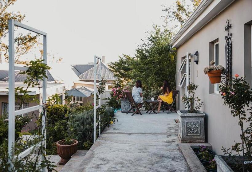 스탠다드 룸 킹사이즈 침대, Cornerstone Manor