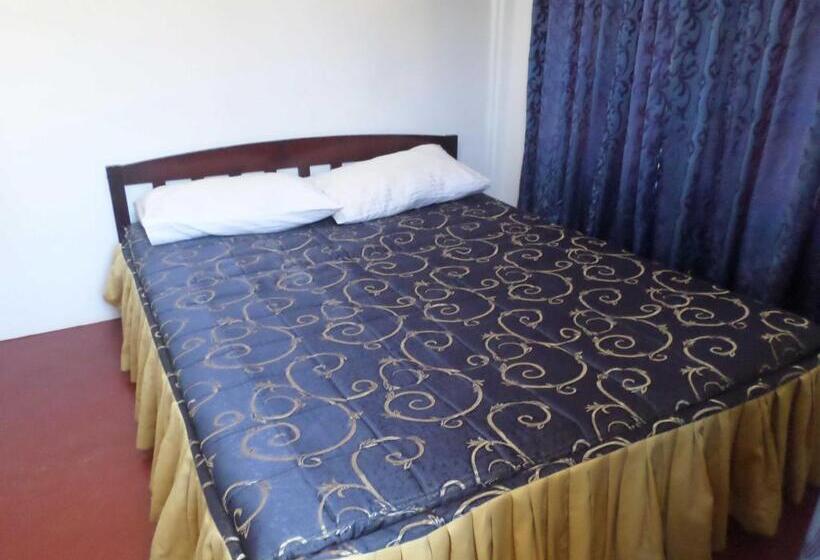 带共用浴室的标准房间, The Train View