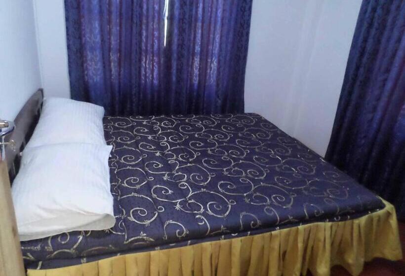 带共用浴室的标准房间, The Train View