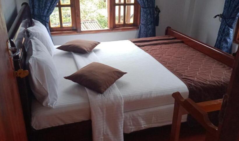 带共用浴室的标准房间, The Train View