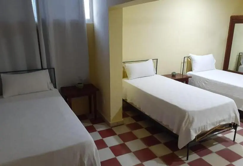 اتاق ساده سه‌ نفره, Villa Carolina Bed And Breakfast