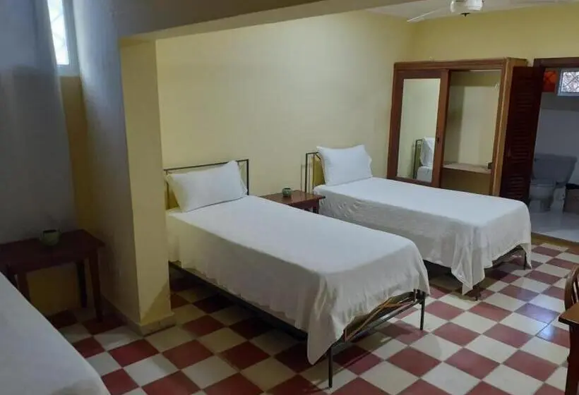 اتاق ساده سه‌ نفره, Villa Carolina Bed And Breakfast