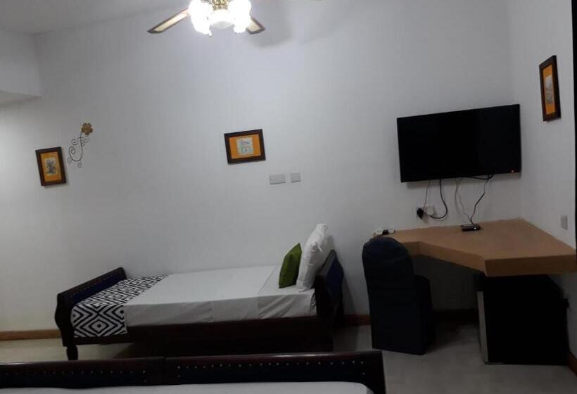 اتاق راحتی سه تخته, 27 Cafe Zanzibar Airport