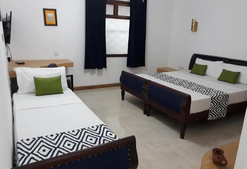 اتاق راحتی سه تخته, 27 Cafe Zanzibar Airport