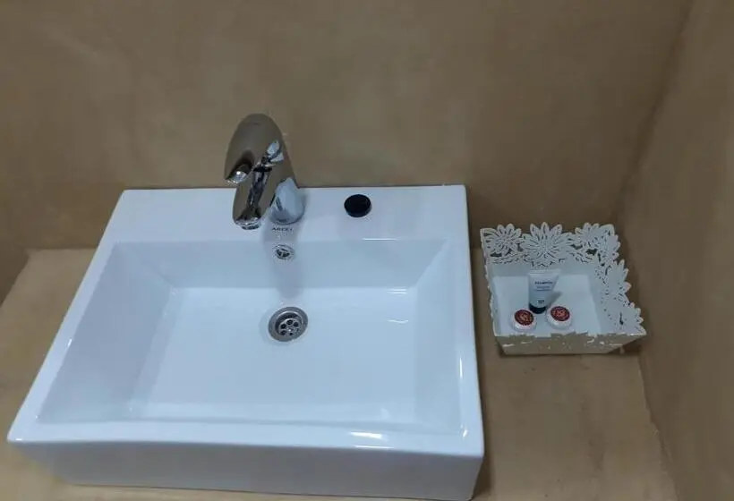 اتاق راحتی سه تخته, 27 Cafe Zanzibar Airport