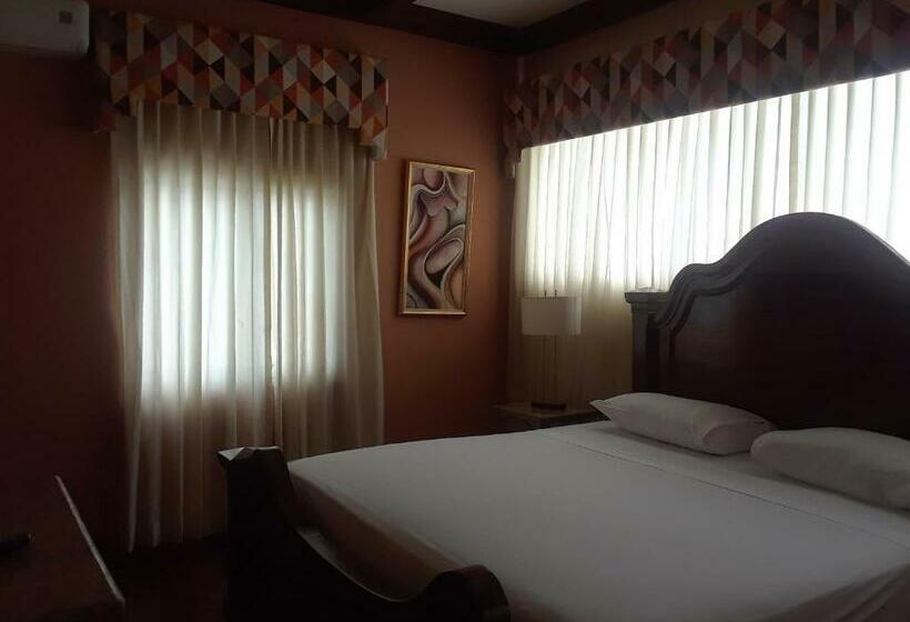 Deluxe Suite King Bed, Spanish Dream