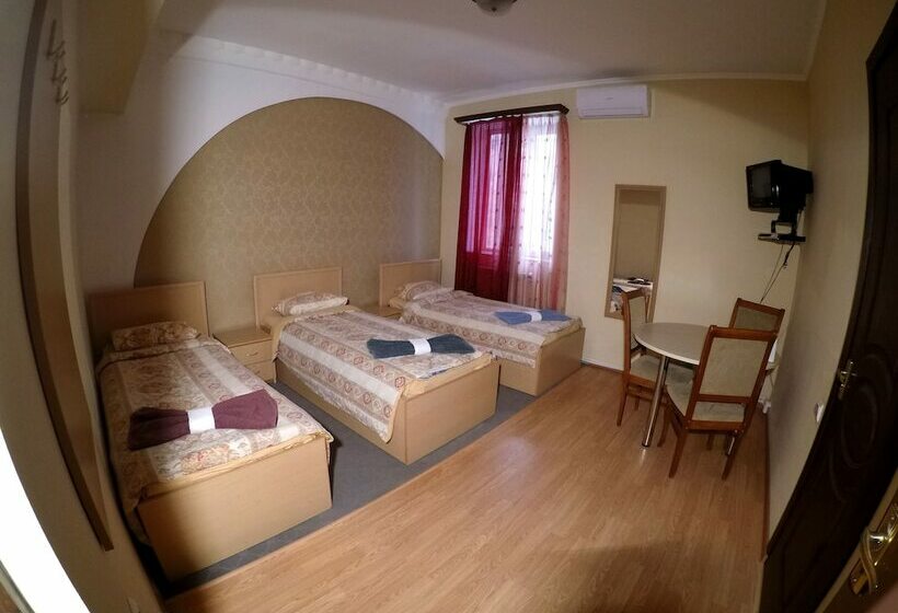 标准三人间, Vayk Hotel And Tourism Center