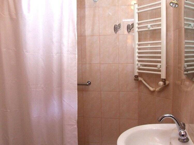 标准三人间, Vayk Hotel And Tourism Center