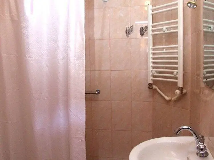 اتاق استاندارد سه نفره, Vayk Hotel And Tourism Center