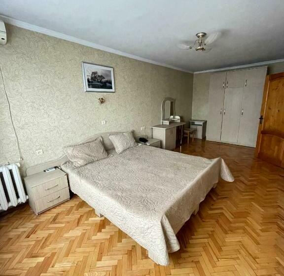 سوئیت راحتی, Zarea