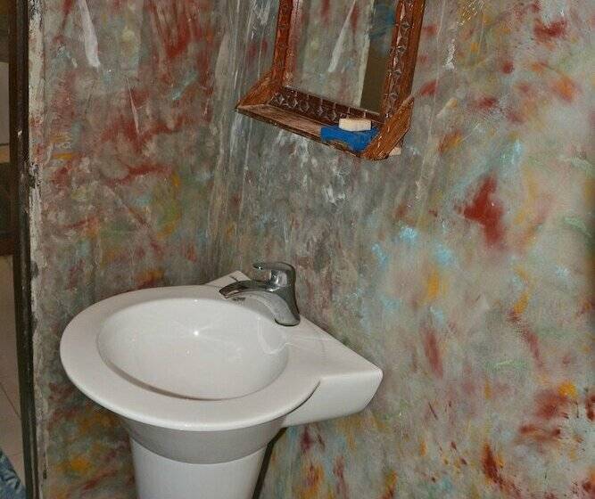 اتاق استاندارد یک نفره, Kiponda B&b