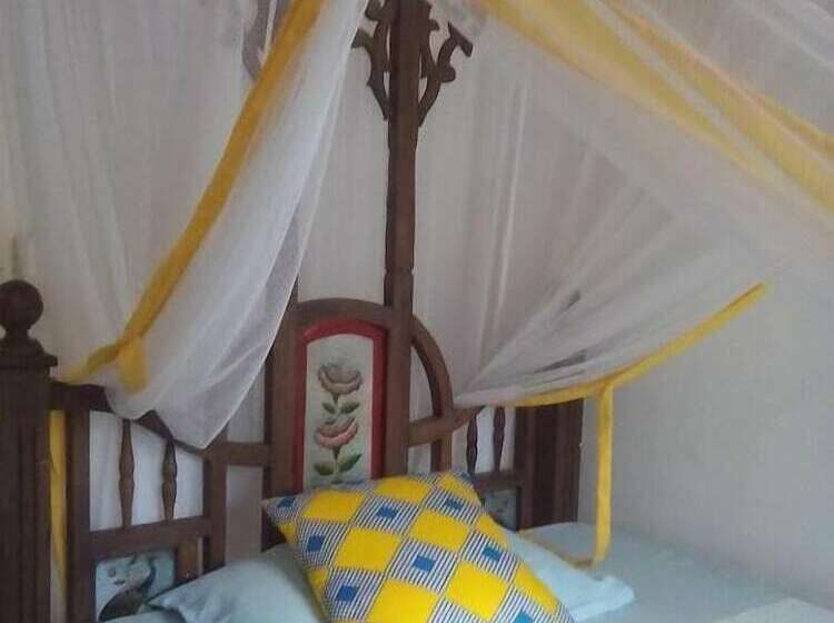 标准单人间, Kiponda B&b