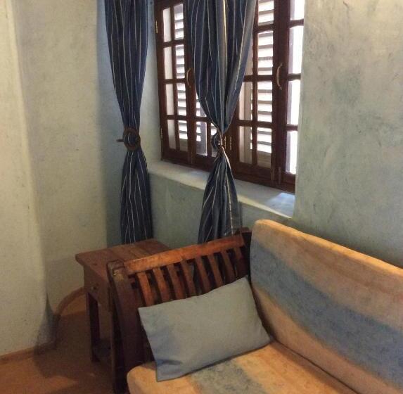 标准间, Kiponda B&b