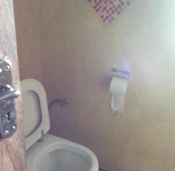 标准三人间, Kiponda B&b