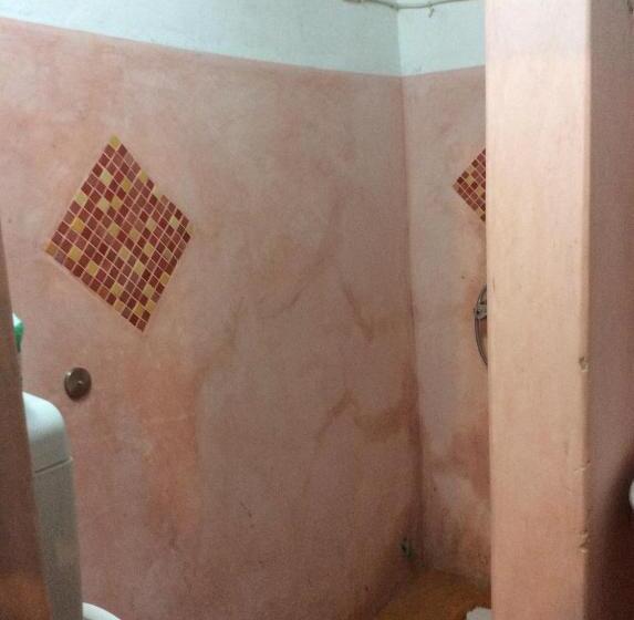 标准三人间, Kiponda B&b