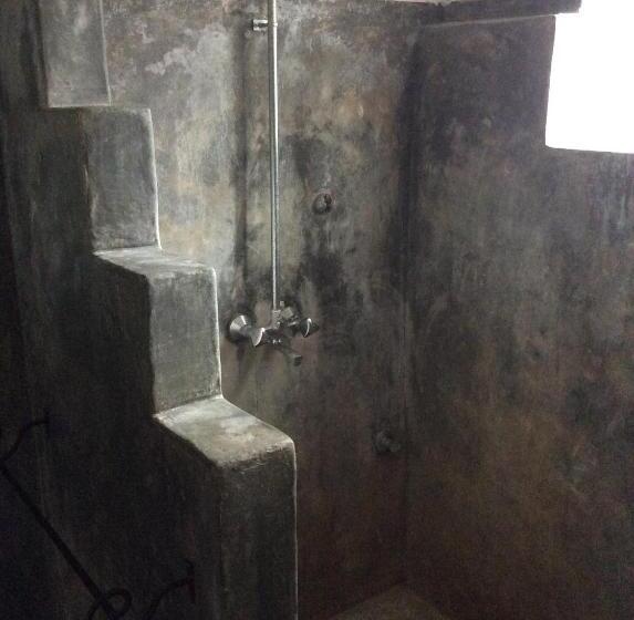 标准单人间, Kiponda B&b