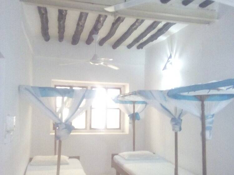 اتاق استاندارد سه نفره, Kiponda B&b