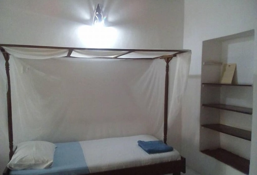 标准三人间, Kiponda B&b