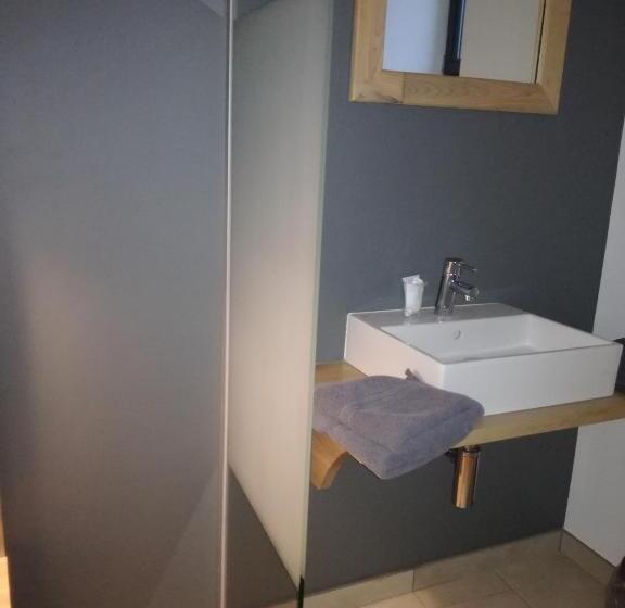 标准间, Ferme Houard