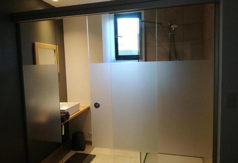 标准间, Ferme Houard