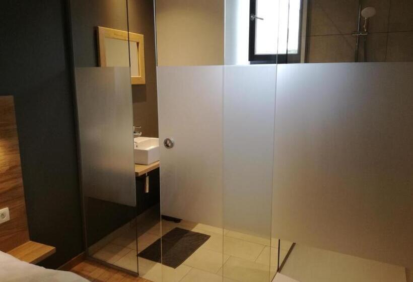 标准间, Ferme Houard