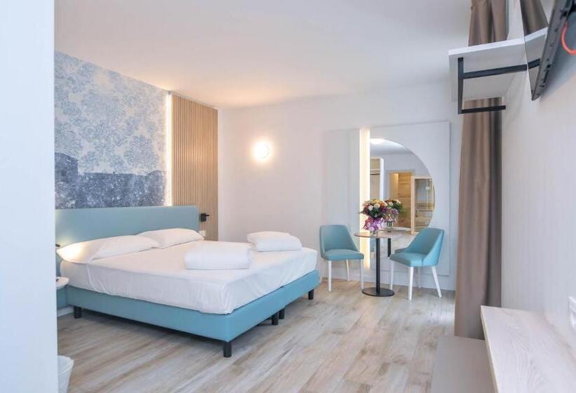 سوئیت جونیور با ماساژ آبی, Marina Junior Suite 4 Stelle S