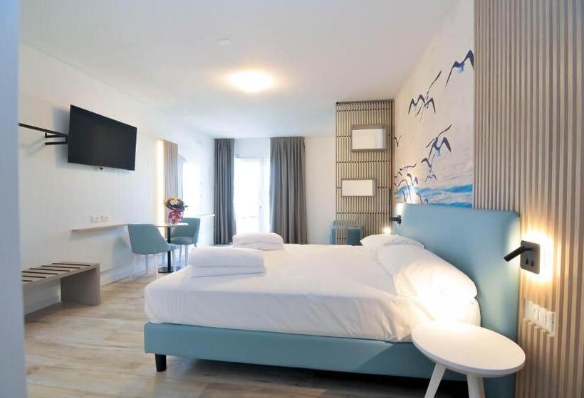 سوئیت جونیور با ماساژ آبی, Marina Junior Suite 4 Stelle S