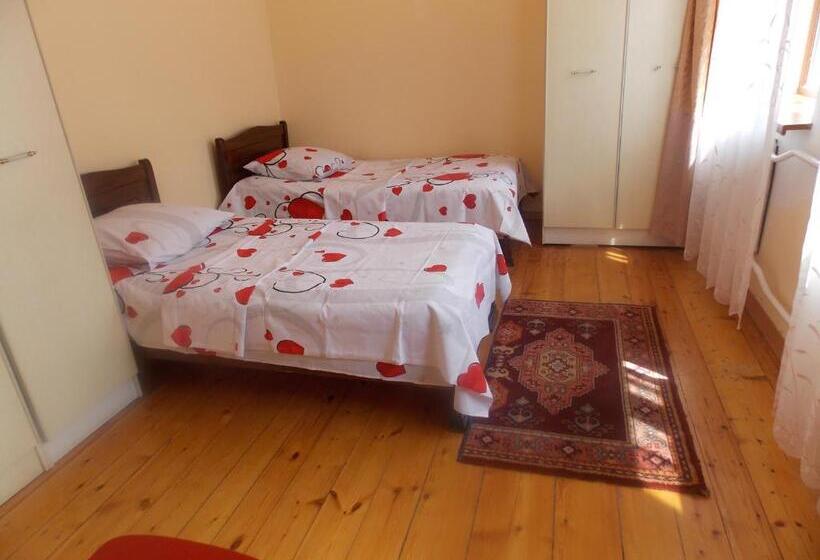 اتاق استاندارد با سرویس بهداشتی مشترک, Guesthause 2 Steps