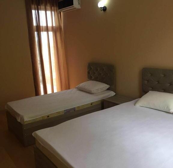 اتاق استاندارد سه نفره, Guguli