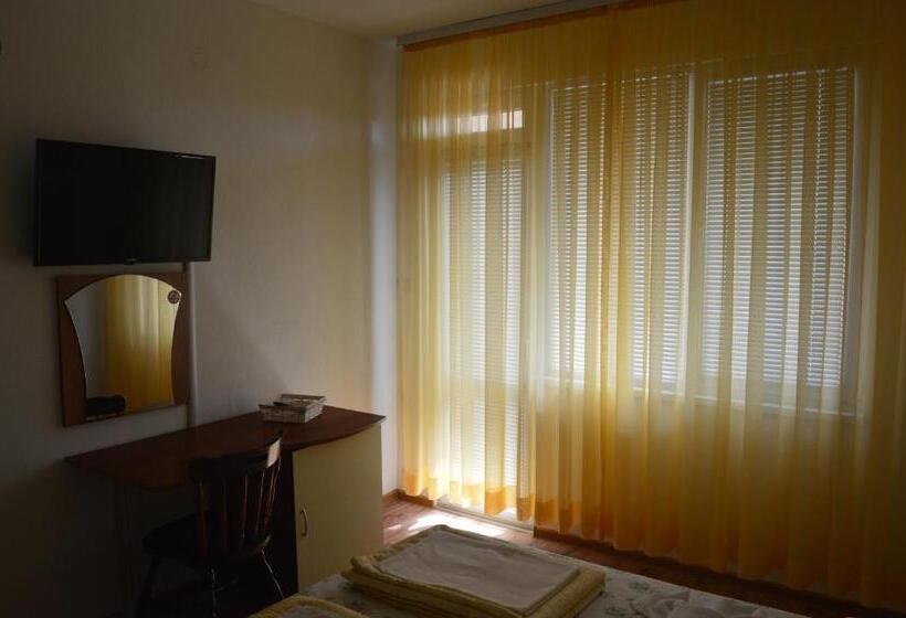 Люкс 2 Спальни, Yanis