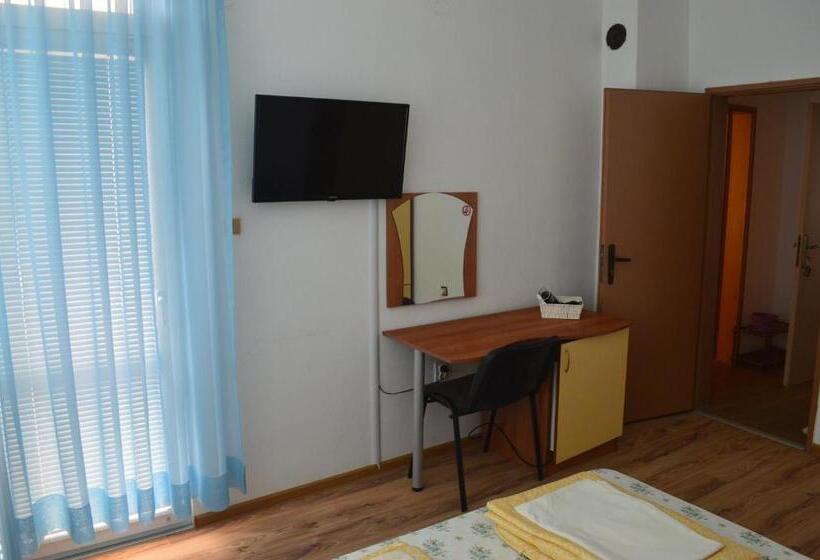 Люкс 2 Спальни, Yanis