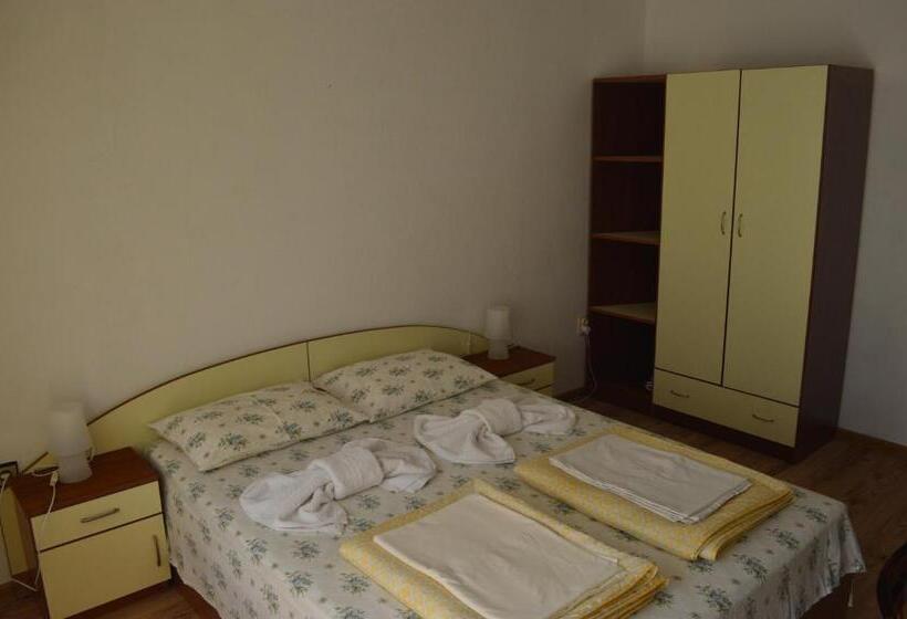 Люкс 2 Спальни, Yanis