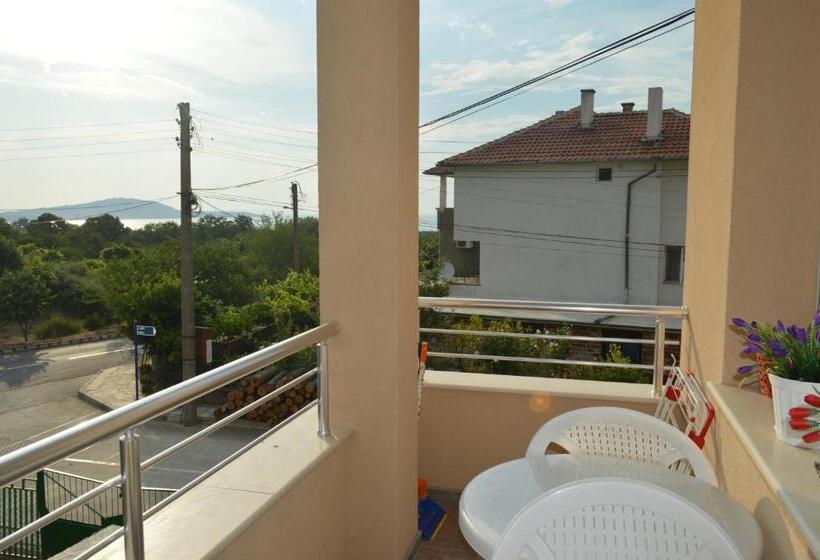 Люкс 2 Спальни, Yanis