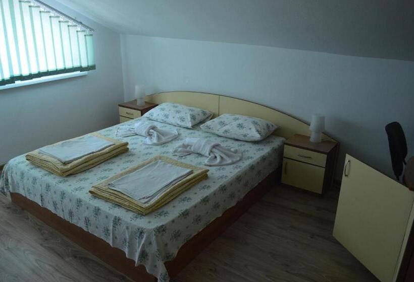 Люкс Дюплекс, Yanis