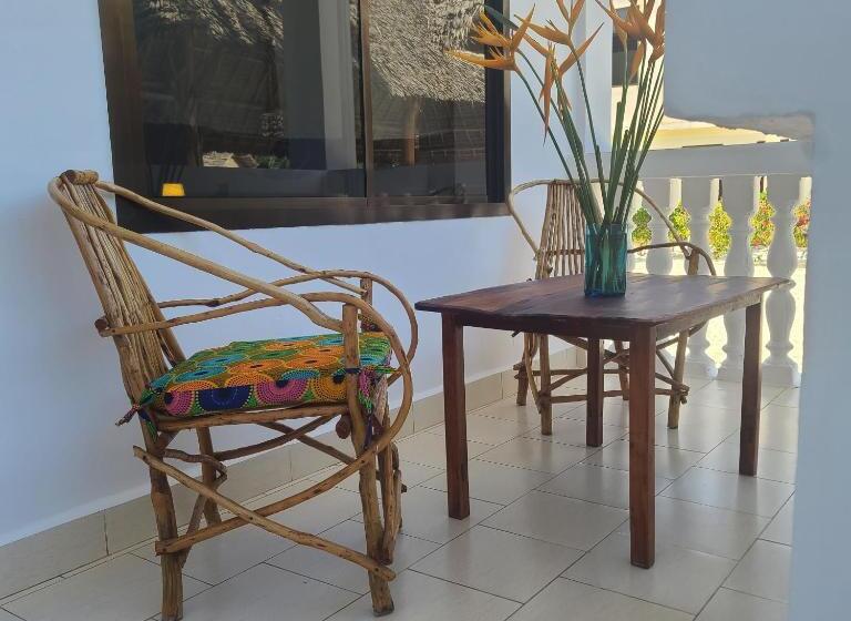 اتاق خانوادگی, Marea Boutique