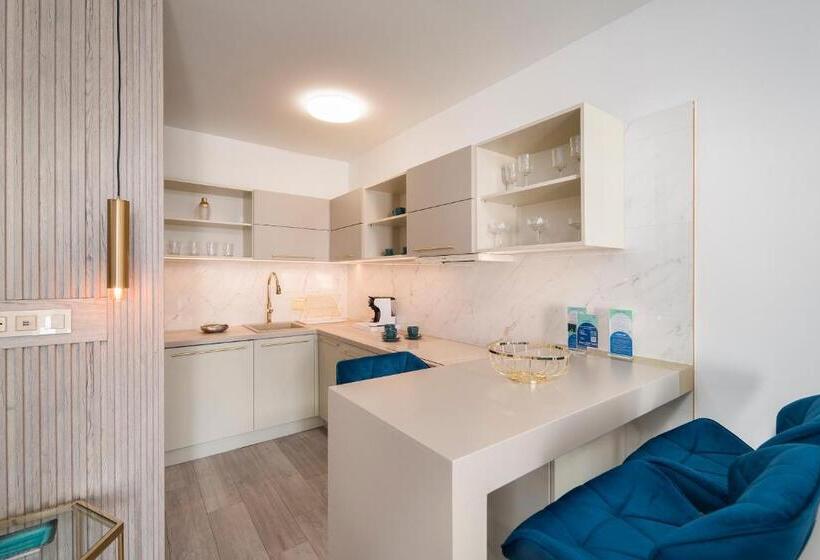 Апартаменты 1 Спальня Вид на Бассейн, Sunset Resort Lakeside Apartment