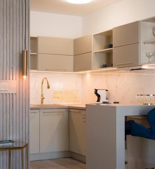 Апартаменты 1 Спальня Вид на Бассейн, Sunset Resort   Lakeside Apartment