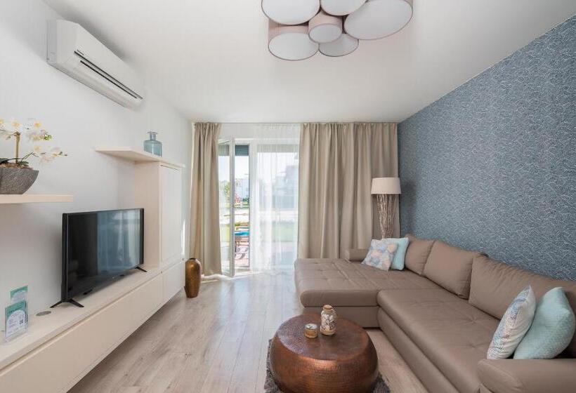 Апартаменты 1 Спальня Нижний Этаж, Sunset Resort Lakeside Apartment