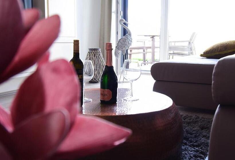 Апартаменты 1 Спальня Нижний Этаж, Sunset Resort Lakeside Apartment